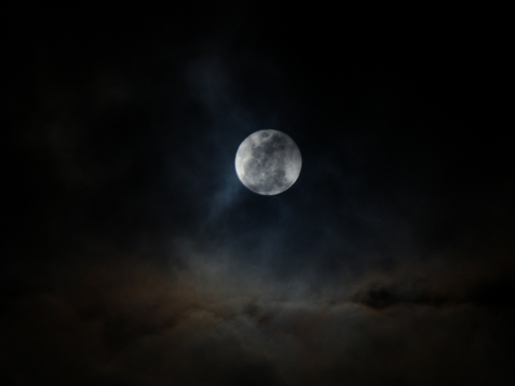 Full moon jelynnc flickr